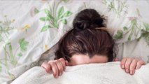 Faut-il dormir les cheveux attachés ?