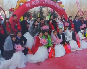 Couples tie the knott at China's ice festival