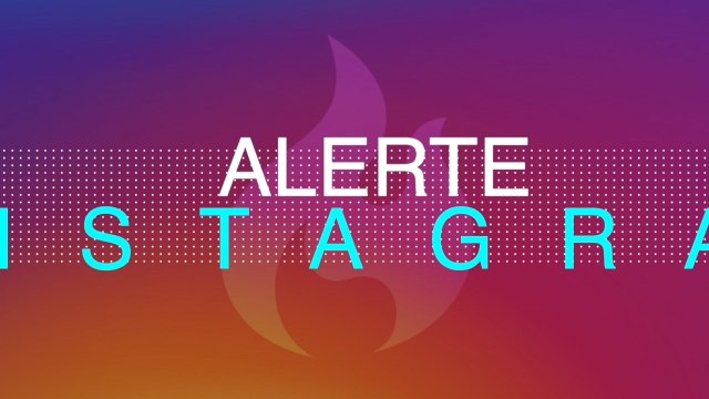 Jennifer Lopez resplendissante dans une robe de soirée à plumes ! (Vidéo)