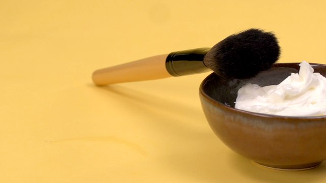 Comment fabriquer sa propre mousse à raser ? (Vidéo)