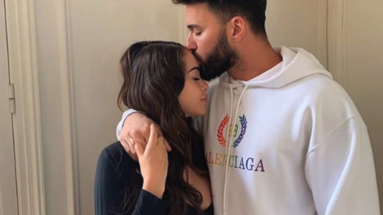 Nabilla affiche son ventre post-accouchement