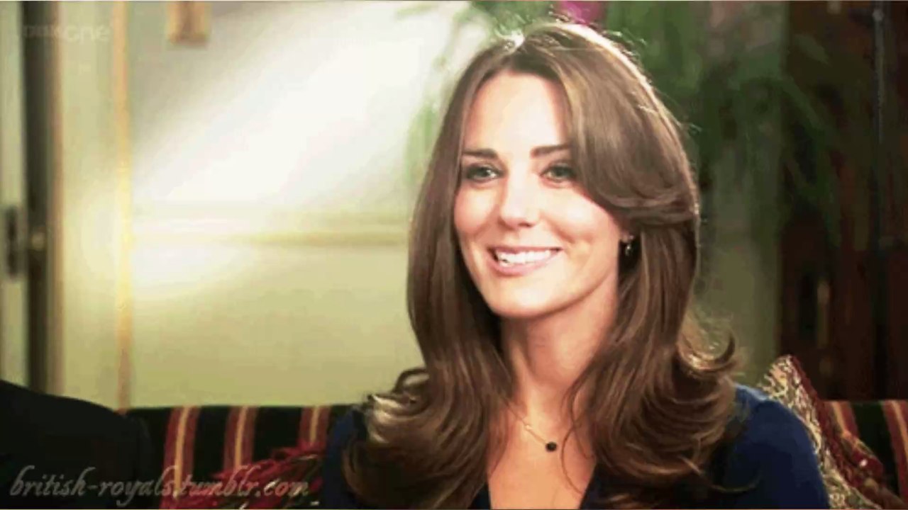Kate Middleton recycle une robe-manteau et elle est sublime ! (Vidéo)