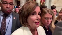 Nancy Pelosi déchire le discours de Donald Trump