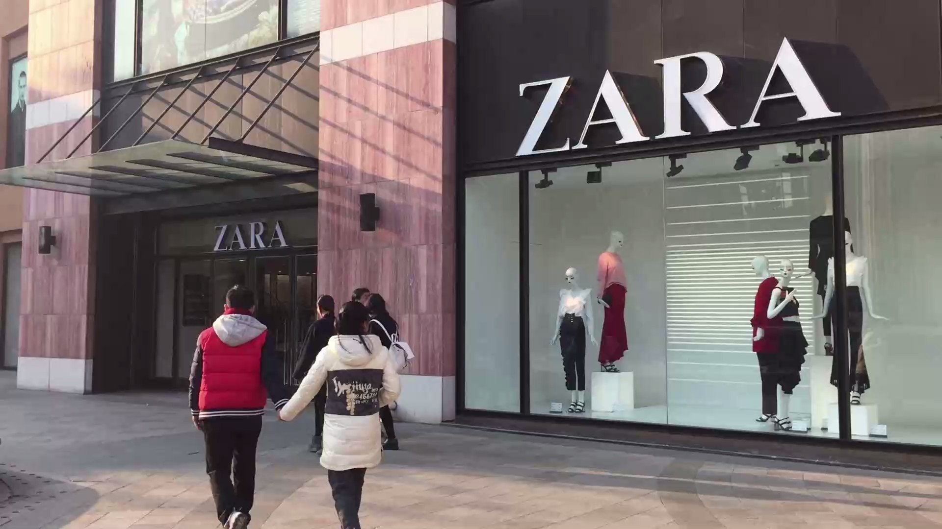 Cette robe Zara à moins de 15€ va faire fureur ! - Vidéo Dailymotion