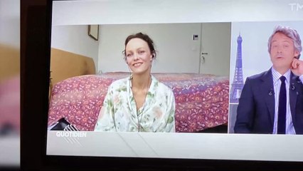 Vanessa Paradis : la chanteuse se fait tacler sur sa chambre jugée "sale" par les internautes