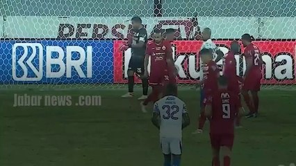 LAGA PERSIB VS PERSIJA, ROBERT ALBERT DAN BEPE DIGANJAR KARTU KUNING