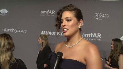 Ashley Graham : elle change son fils en public