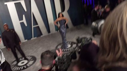 Kylie Jenner adopte la tresse XXL et casse les Internets ! (Vidéo)