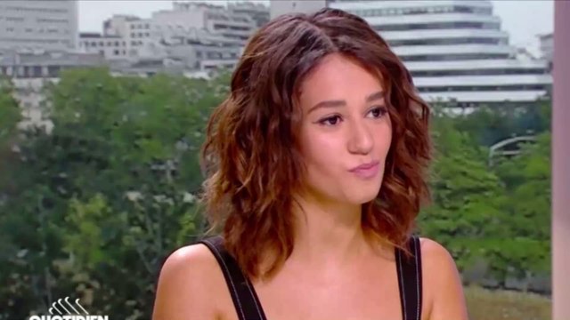 T'as des pecs à la place des seins ! Léna Situations revient sur le cyber-harcèlement qu'elle subit au quotidien