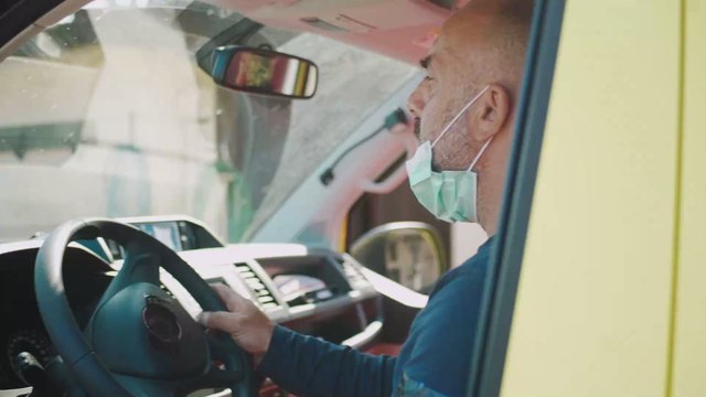 Coronavirus : doit-on porter un masque en voiture ?