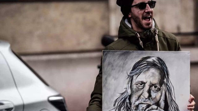 Un Marseillais se fait tatouer le visage de Didier Raoult, et dévoile le résultat sur Instagram ! (VIDÉO)