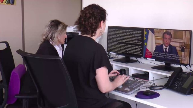 Discours d'Emmanuel Macron : qui est le génie qui se cache derrière les sous-titres ?