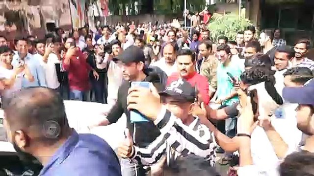 Big Clash! - Hrithik Roshan VS Shahrukh Khan | Pathaan से होगी दो और फिल्मों की टक्कर