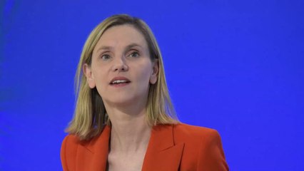 La ministre Agnès Pannier-Runacher panique après avoir oublié son masque pour le défilé du 14-juillet