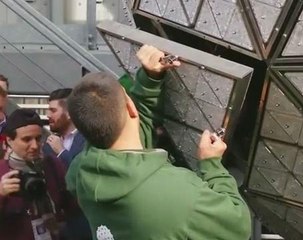 New crystal designs assembled in New Year's Eve ball