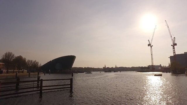 Pays-Bas : le restaurant Mediamatic a installé des mini-serres pour faire respecter la distanciation sociale