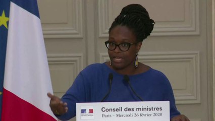 Sibeth Ndiaye surprise en train de fumer en direct sur BFMTV