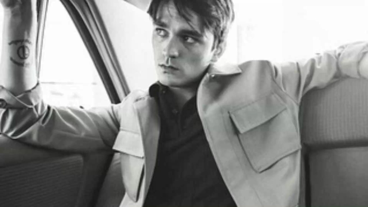 Le fils d'Alain Delon hospitalisé d'urgence, donne des nouvelles alarmantes sur Instagram