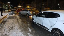 Yozgat'ta buzlanan yolda 15 araç birbirine girdi; kaza kamerada