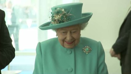 Elizabeth II se lance dans la vente de gin maison pour faire face à la crise