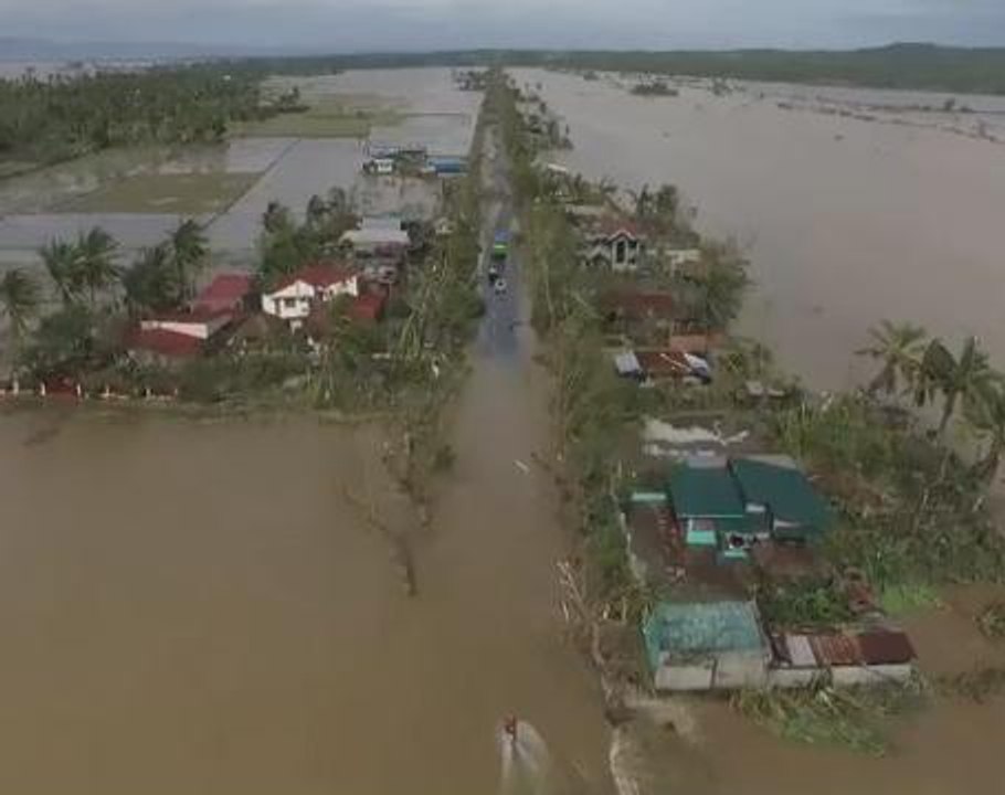 Christmas typhoon leaves three dead in Philippines