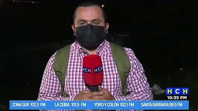 Llantas arriba quedó un turismo que volcó en el segundo anillo periférico de San Pedro Sula