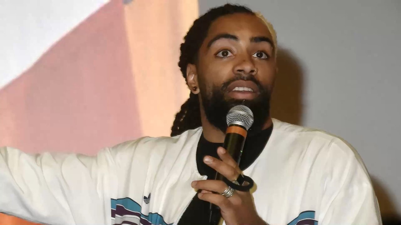 Fary : accusé par une internaute, il aurait envoyé des photos intimes sans consentement