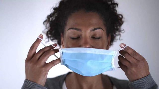 Masque : comment ne pas avoir mal derrière les oreilles ?