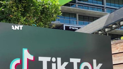 CHOC : alors qu'elle se filme sur TikTok, sa mère tombe du plafond ! (VIDÉO)