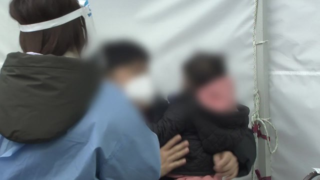 [더뉴스] 코로나19 신규 확진 26만 명대로 최다 확진 와중에 거리두기 완화 / YTN