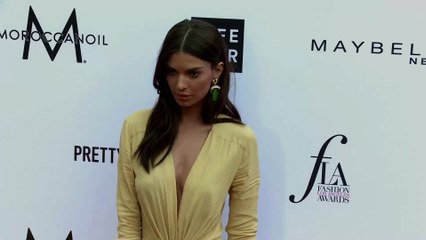 La crème hydratante pour peaux sèches d'Emily Ratajkowski coûte seulement 10€