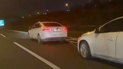 TEM’de arızalanan aracını halatla kilometrelerce çektirdi