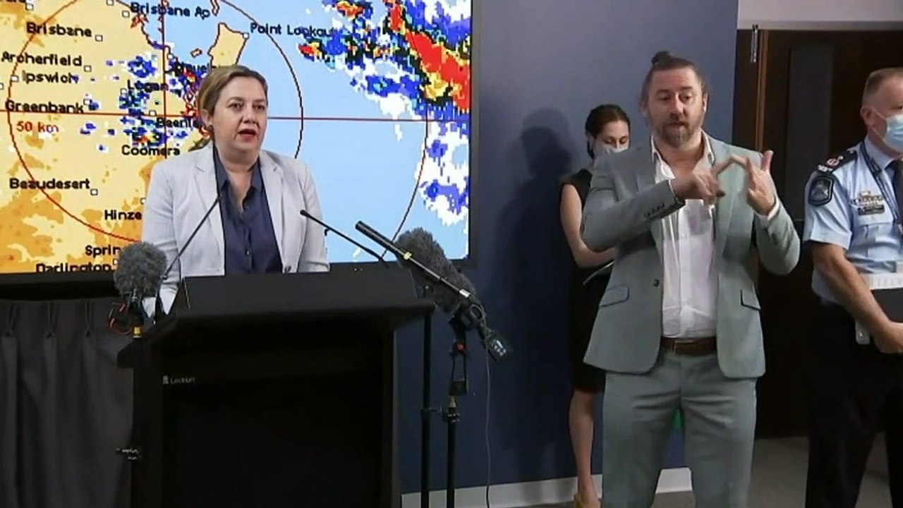 Qld Premier apologises for closing schools