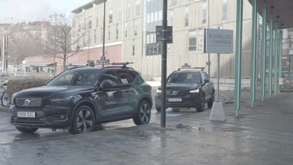 Volvo Cars testet kabelloses Laden von Elektroautos
