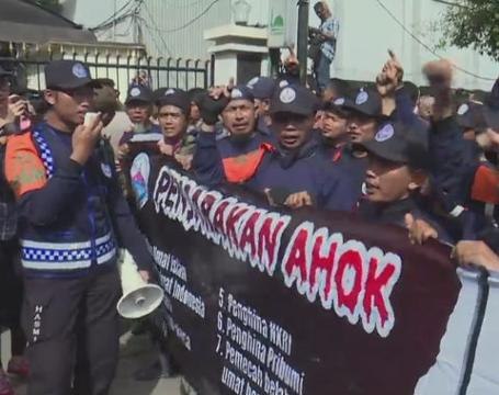 Indonesians protest against Christian governor Ahok