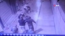 Üç kişinin bıçaklandığı dehşet anı güvenlik kamerasında