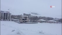 Bingöl'ün Karlıova ilçesinde kar yağışı etkili oldu