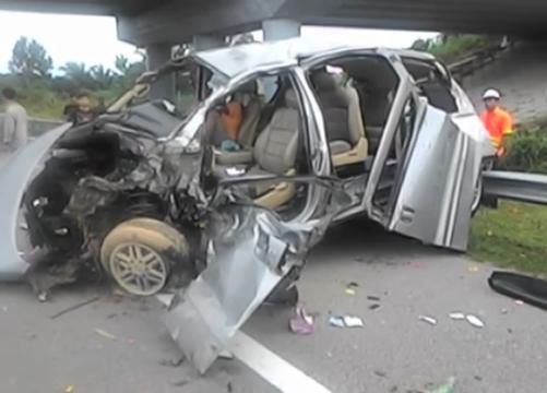 Enam sekeluarga, termasuk tiga kanak-kanak maut dalam kemalangan di LPT2