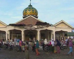 Cleanup underway after Indonesia quake