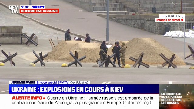 Guerre en Ukraine: des explosions en cours à Kiev, l’armée ukrainienne renforce les checkpoints