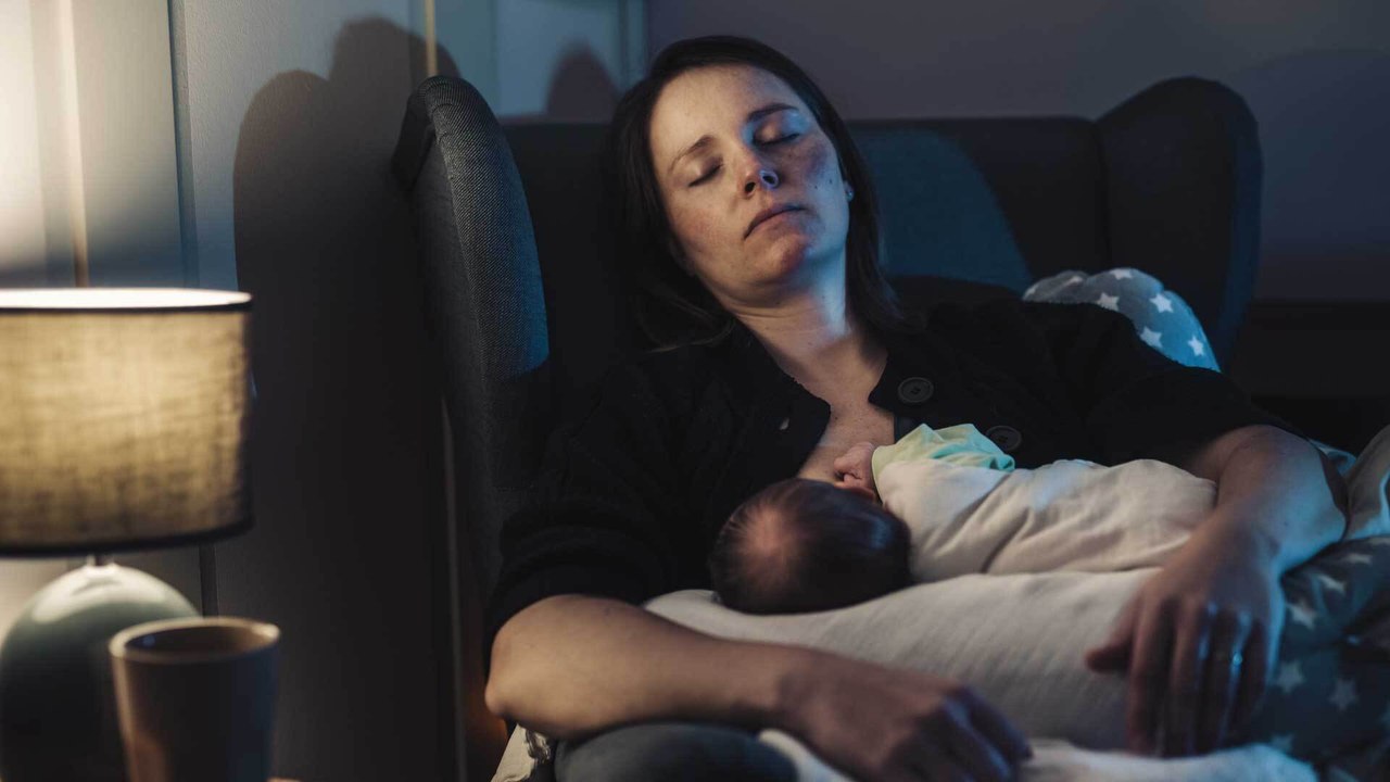 Nachts abstillen: Tipps, wann und wie es am besten gelingt