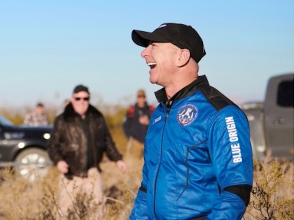 Passagier in Jeff Bezos' Blue Origin? Dieser Comedian wird gehandelt!