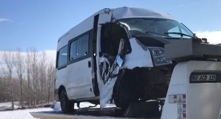 Askeri personel servisi devrildi: 1 şehit, 3 yaralı