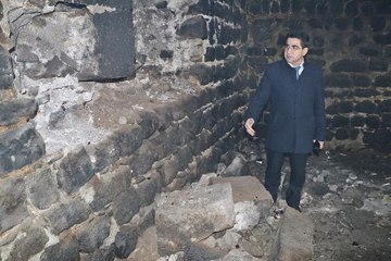 DİYARBAKIR SURLARINDA DEFİNECİ VE MADDE BAĞIMLILARIN TAHRİBATI