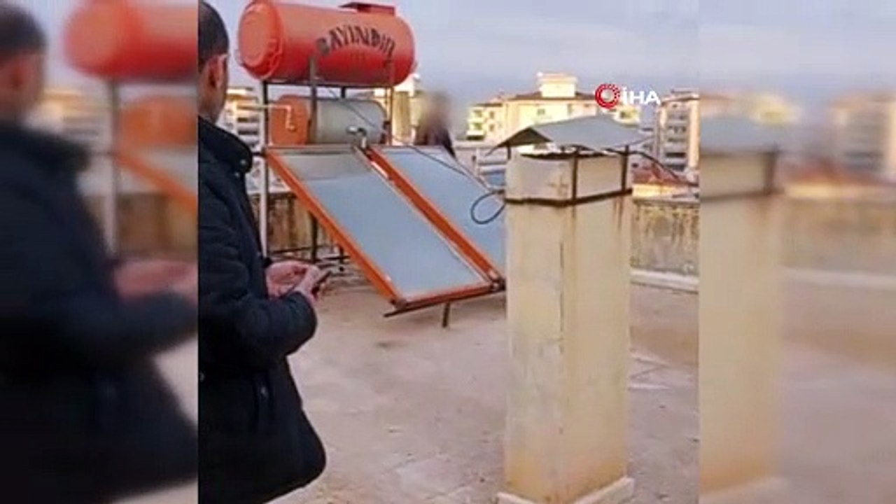 Çatıda bir garip intihar girişimi: ''Horozumu getirin''