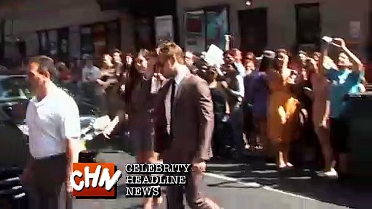 Dois Caras Legais Clipe - "Confrontation"