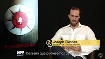 Joseph Fiennes sobre si 'The Handmaid's Tale' sería posible en la realidad