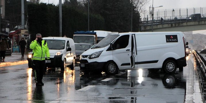 Okmeydanı-TEM bağlantı yolunda trafiği kilitleyen kaza