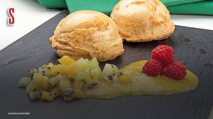 Vídeo Receta: Moldes de merengue de caramelo con coulis de mango