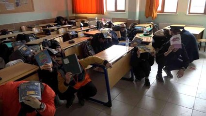 Aksaray'da okullarda deprem tatbikatı yapıldı